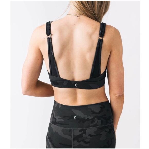 Zyia Active - Forest Camo V Neck Adjustable Mesh Sports Bra - Size M - Picture 7 of 9